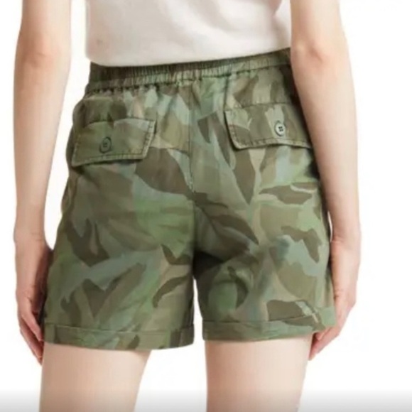 🌹NWT:SANCTUARY Trail Blazer Printed Shorts Med Green - Picture 1 of 11